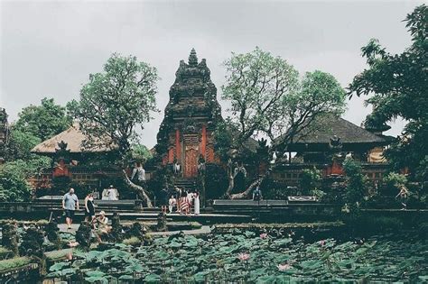 german woman in bali temple|German female tourist arrested after stripping naked。